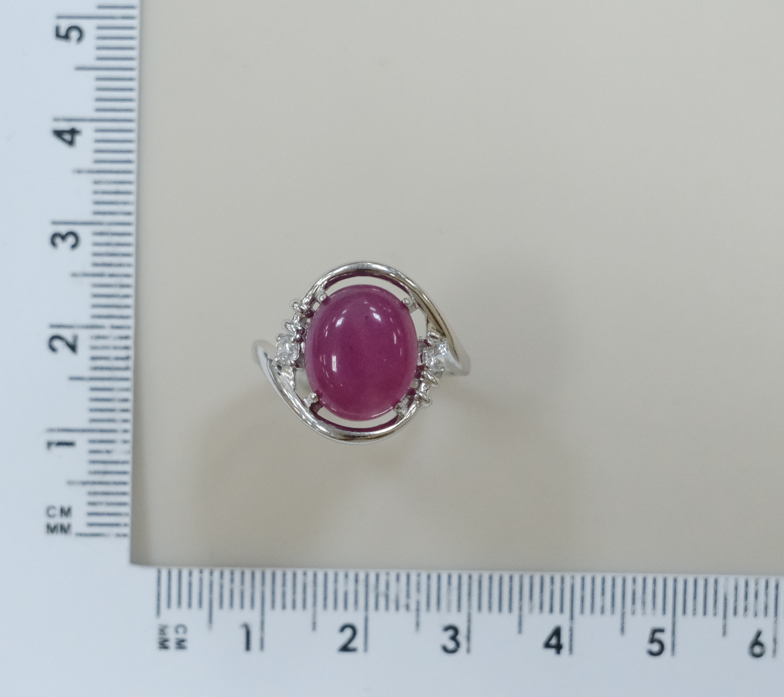Серебряное кольцо с малиновым жадеитом